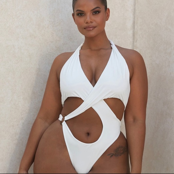 Plus babe - Picture 3 of 4